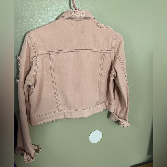 Boohoo cropped pink jean jacket - Picture 2 of 3